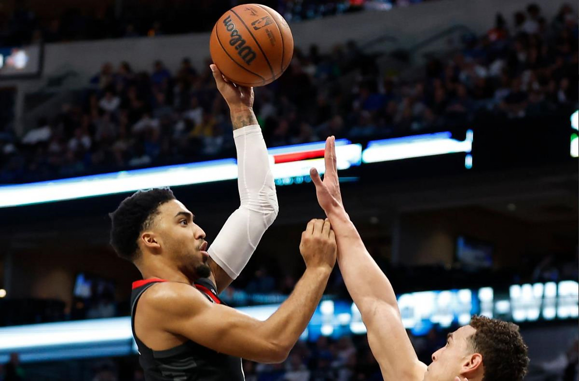 达拉斯独行侠训练开放日，窗口期内部沟通引欢呼，CBA常规赛在即，赛程密集仍需轮换